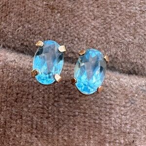 Solid vintage 10k yellow gold genuine blue topaz earrings